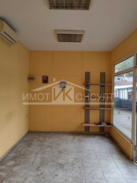 Дава се под наем Магазин в Велико Търново, Бузлуджа - 18 кв.м за 229.5 € - Снимка #1
