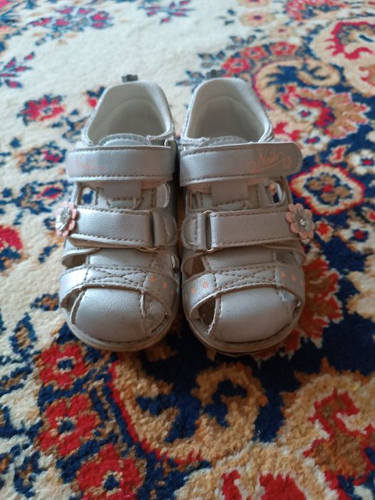 Продам детскую обувь