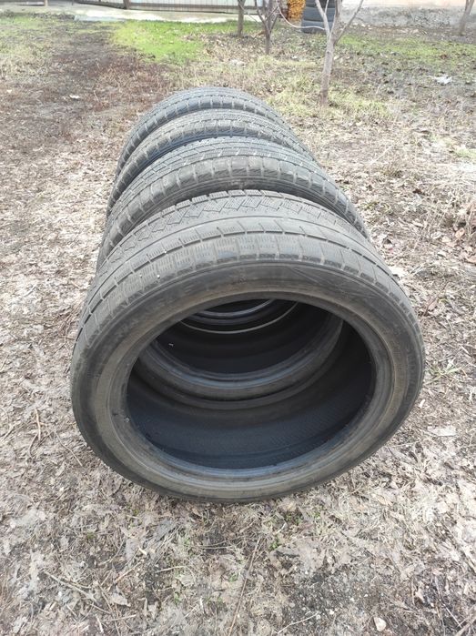 Продам зимнюю резину.