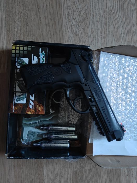 Pistol airsoft Replica Beretta 4.6J