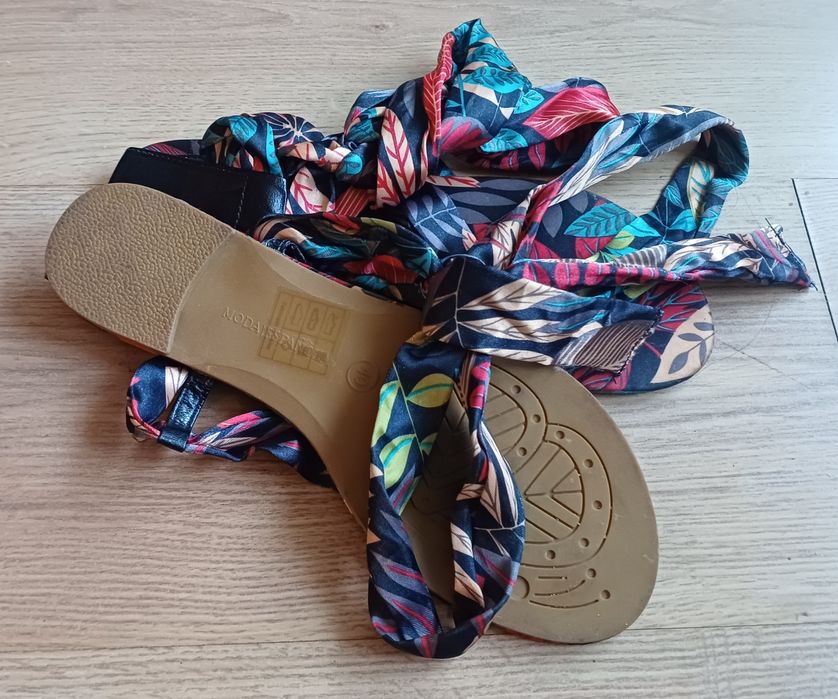 Обувки (токчета и сандали)