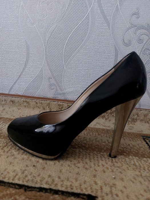 Туфли лакированные 39 размер