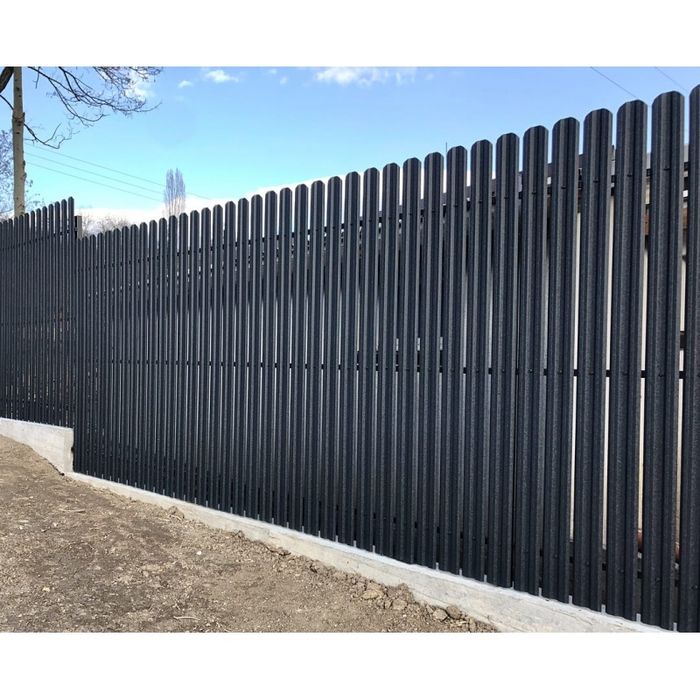 Realizăm garduri din șipcă metalică