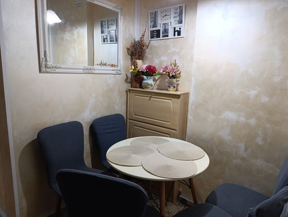 Inchiriez apartament cu 3 camere, decomandat, Dambul Pietros