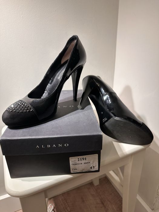 Продам туфли женские Albano