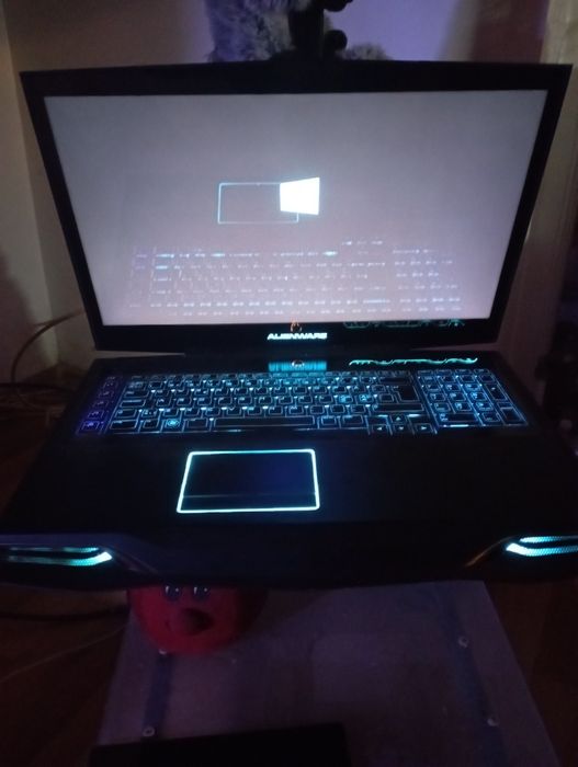 Vand Alienware 18 r1 functional (i7, 18gb ram, ssd 256 cu 2x 6990M)