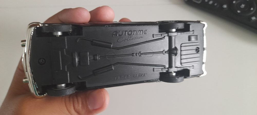 Продам игрушечную машинку