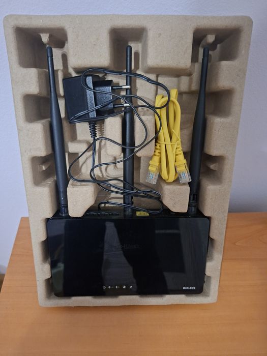 D-Link рутер за бърз и стабилен интернет – отлично състояние