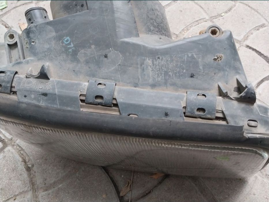 Audi 100 фара правая