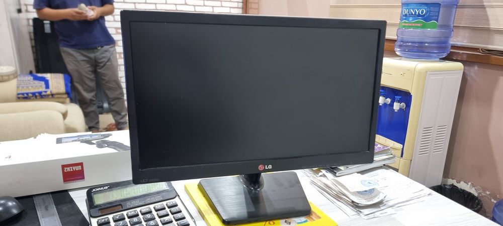 LG monitor holati tiniq
