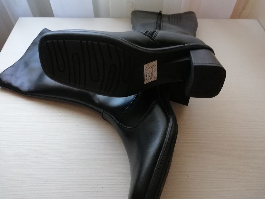 Cizme NOI negre blana cu toc 38 (26 cm)