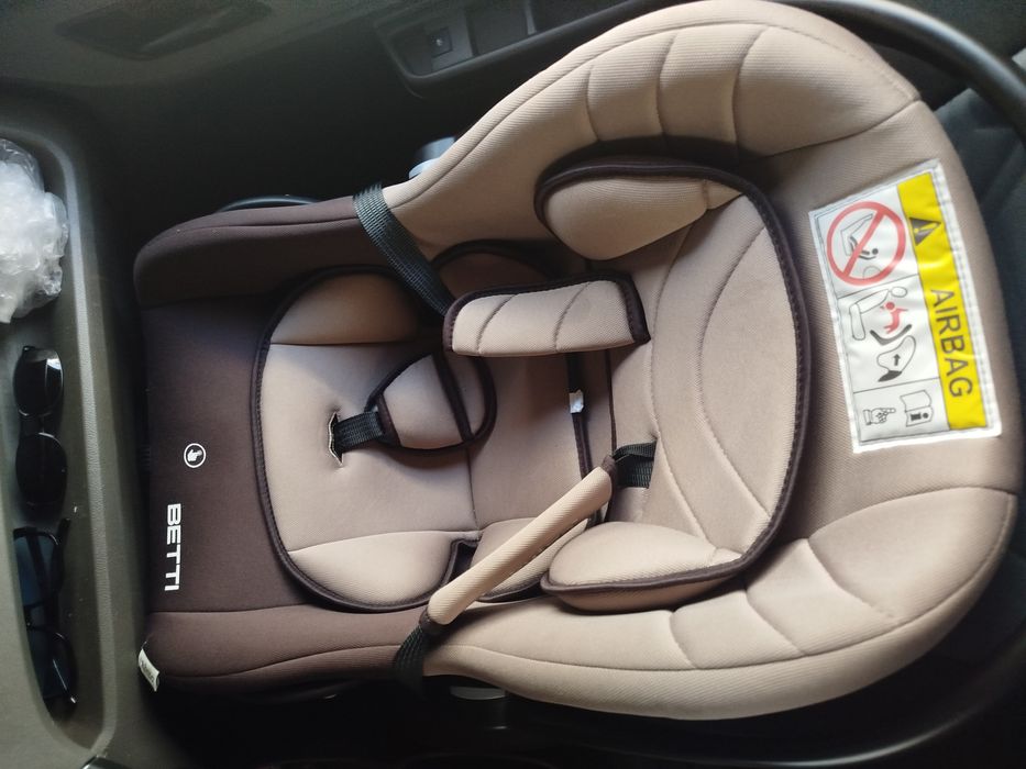 Детское кресло в авто