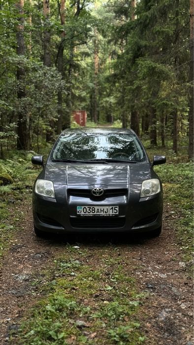 Продам автомашину Тойота Аурис