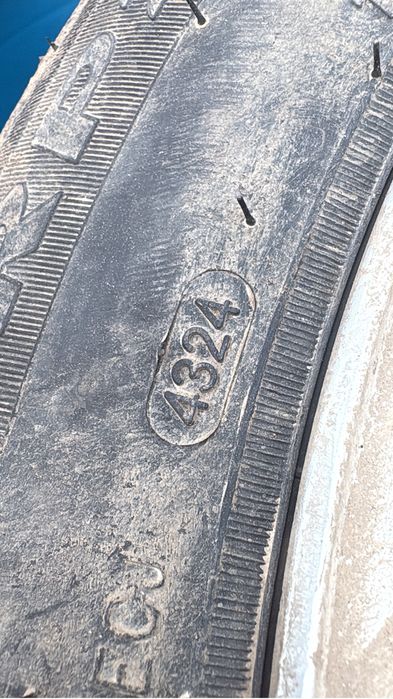 Продам  диски с резиной бмв 16 ,