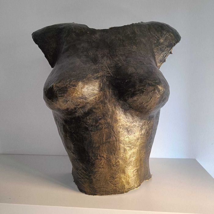 Bust rafinat pentru decor modern autentic, artizanal, unicat!