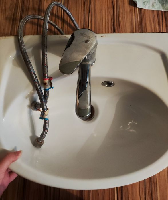 Продается и кран.