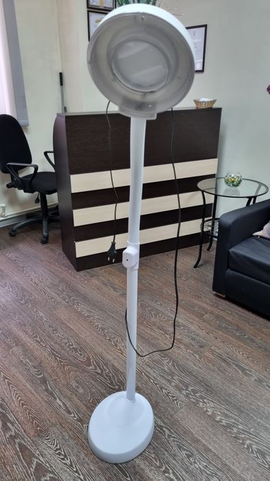 Продаю лампу-лупу новая