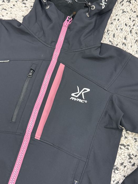 Дамско софтшел яке REVOLUTION RACE . Размер XS