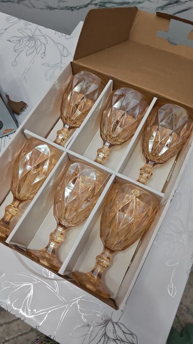 Бокал и чашка для чай