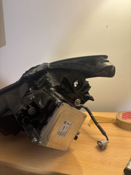 Фар Mazda 3 19-23