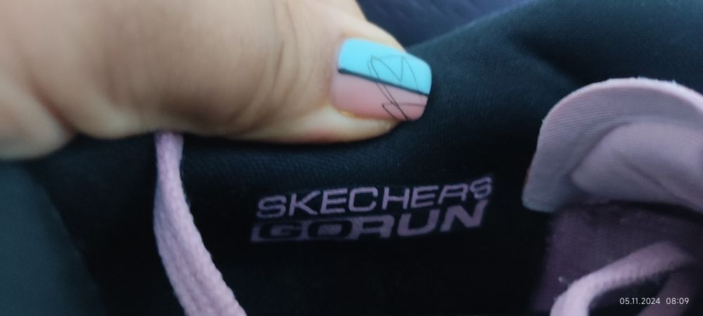 Skechers GOrun Max Cushioning Elite.