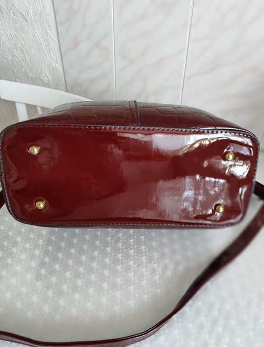 Сумка лаковая бордо