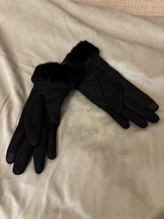 Черни ръкавици UGG