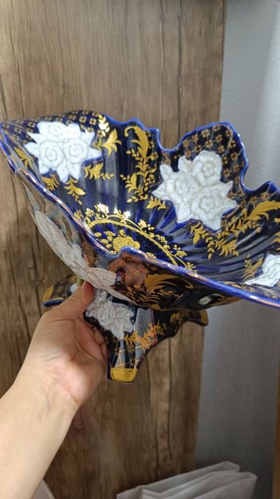 Посуда для кухний.
Тарелка 16 
Пиёла 18 та
Чойнак 2 та
Овальный закуск