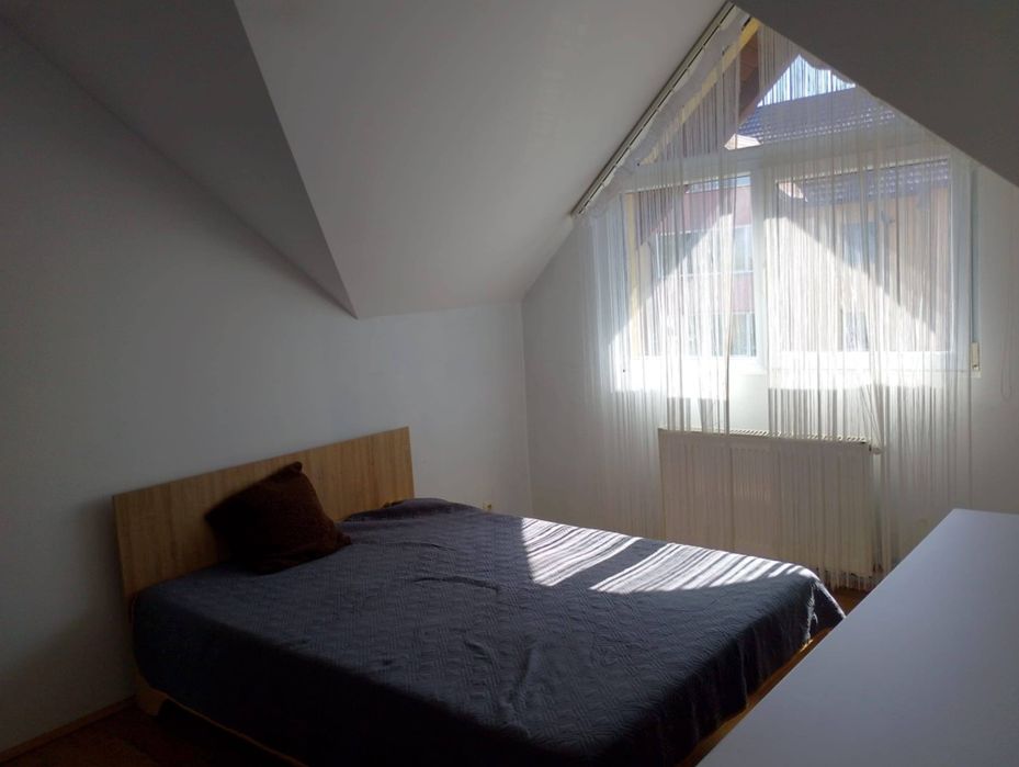 Inchiriez apartament cu 4 camere