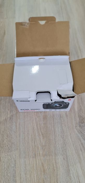 Aparat Foto Canon EOS2000