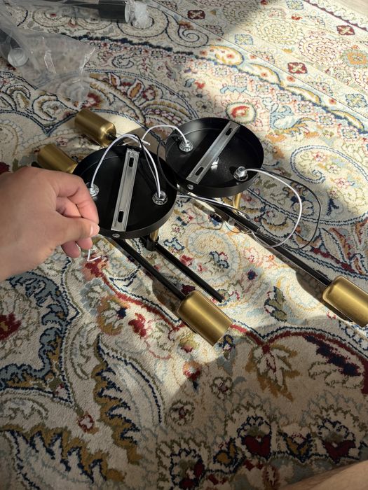 Продам люстры новые