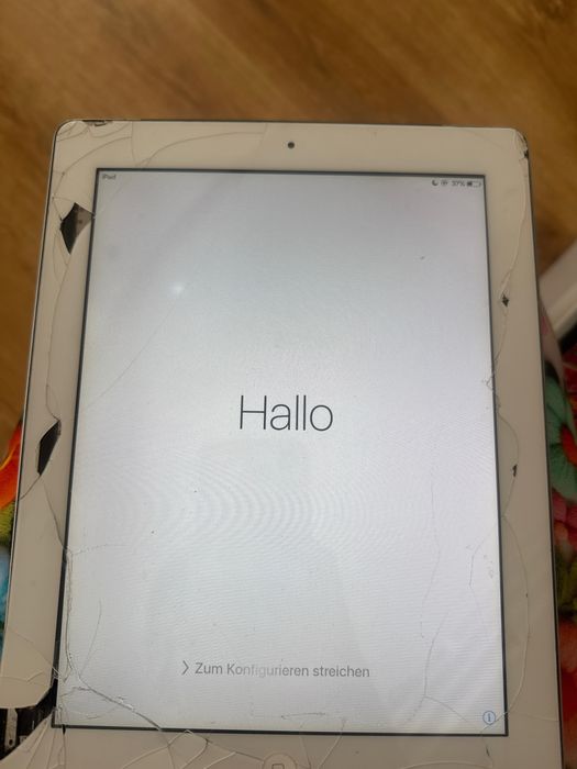 iPad srochna sotiladi