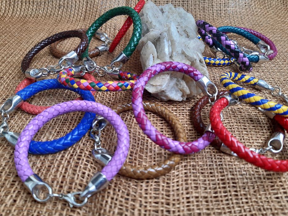 Плетени кожени гривни колиета... Богат избор на цветове модели размери