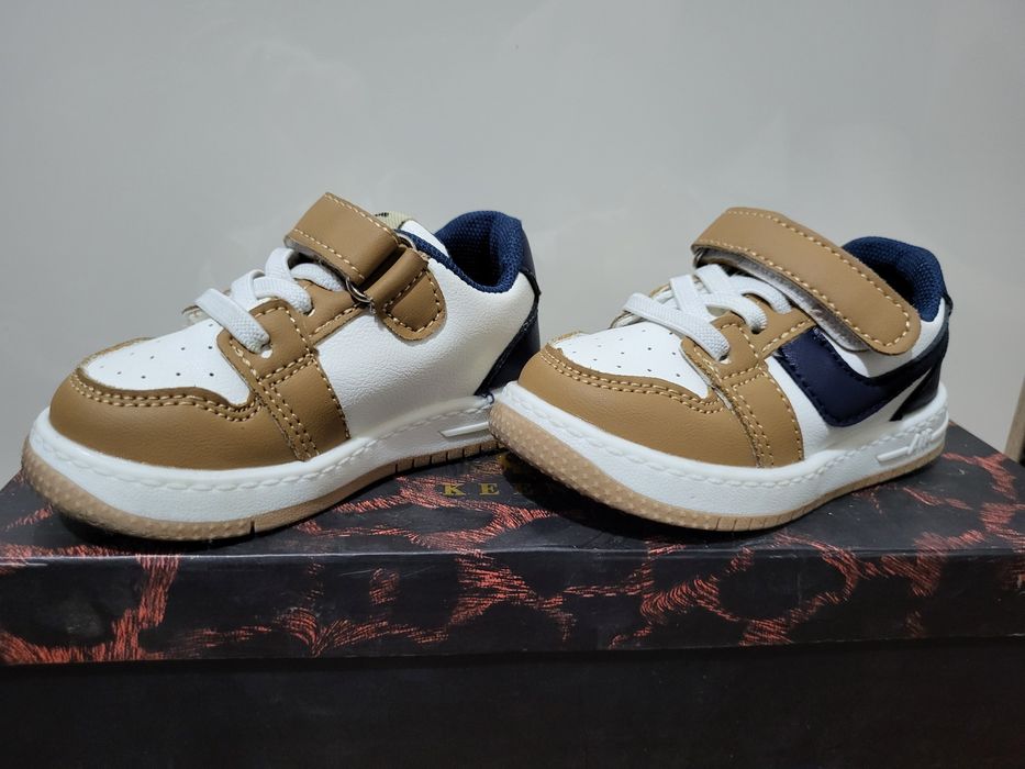 Детские кроссовки