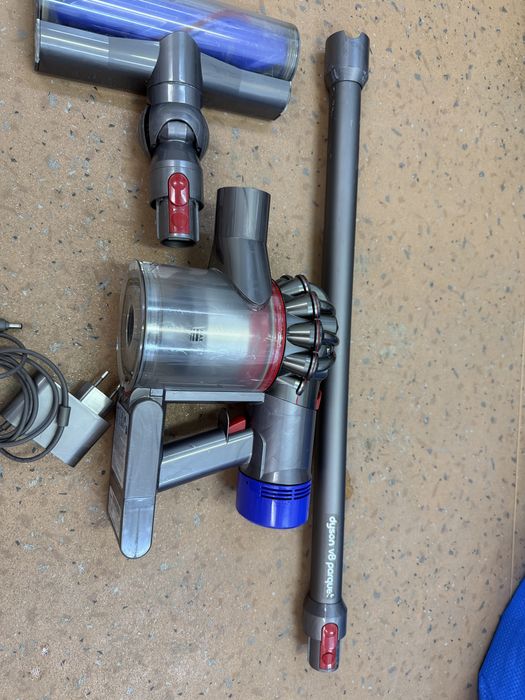 Aspirator Vertical fara fir Dyson V8 Parquet