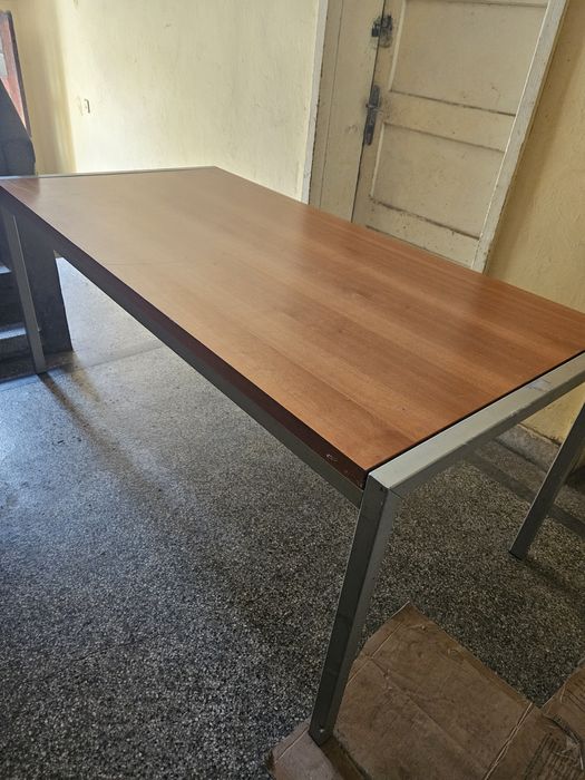 Масивни дървени маси