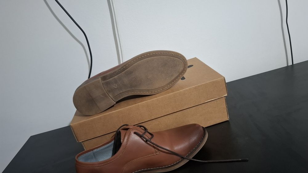 Pantofi de piele