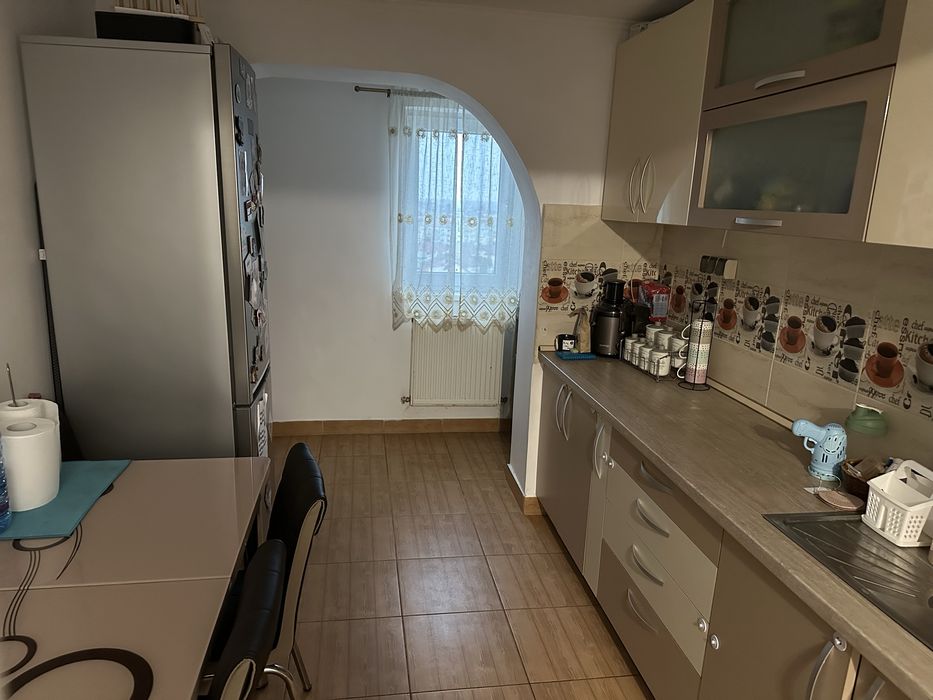 Inchiriez ap 3 camere