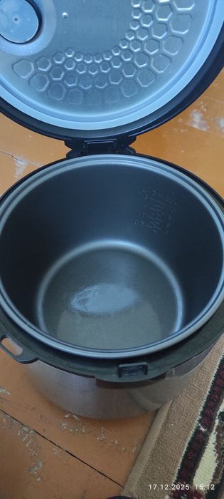 Мультиварка  почти новый