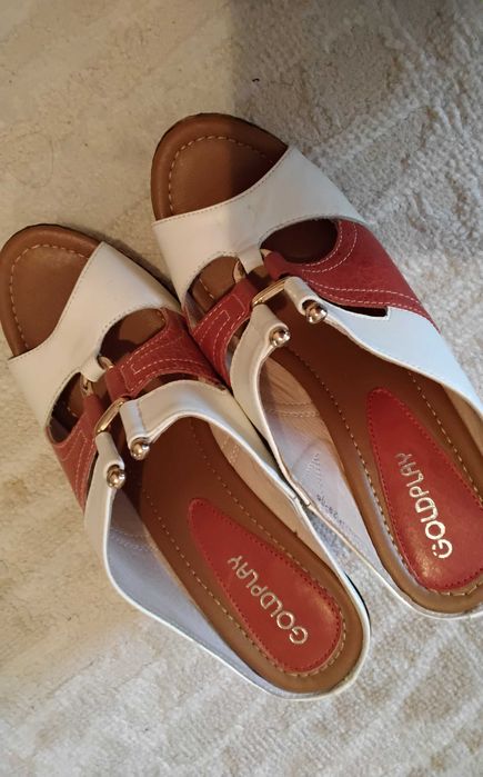 Продам женску обувь