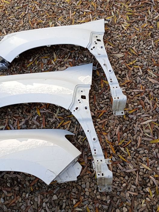 Bara fata spate capotă aripă Dacia Duster 2018-2023