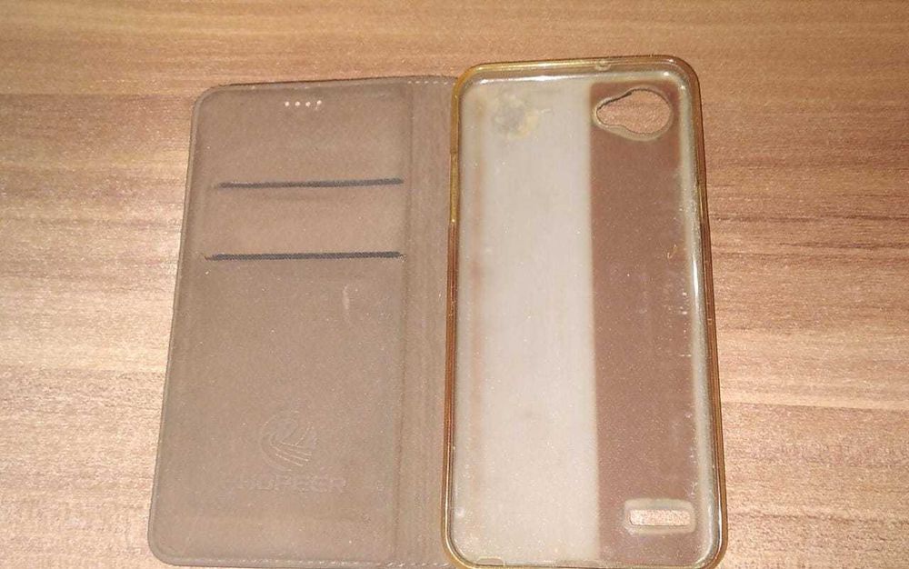 Телефон  LG Q6 с кожаным чехлом