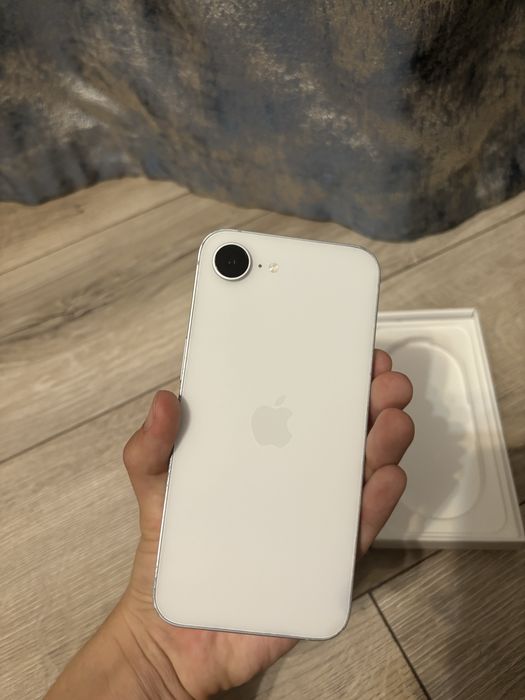 iPhone 16e 256GB White — 91% АКБ, полный комплект