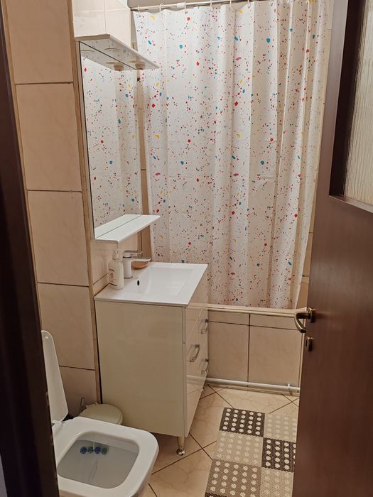 Închiriez apartament 3 camere decomadat