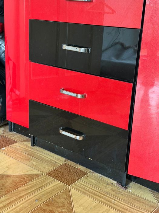 Продам спальный гарнитур без кровати