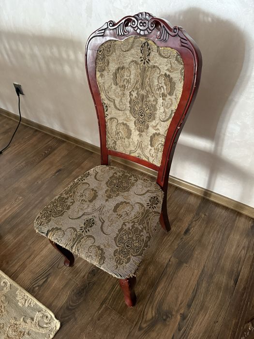 Продаю деревянные стулья для гостиной