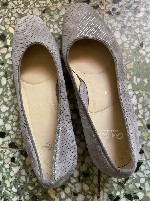 Pantofi argintati si de efect