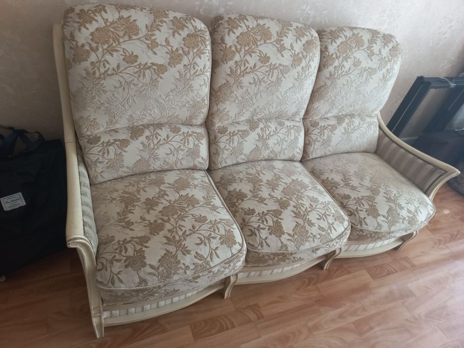 Срочно продаю диван