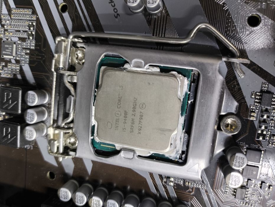 Gigabyte Z390D+i5 9400F