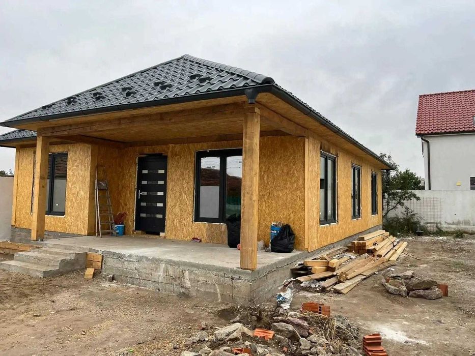 Case pe structura metalica